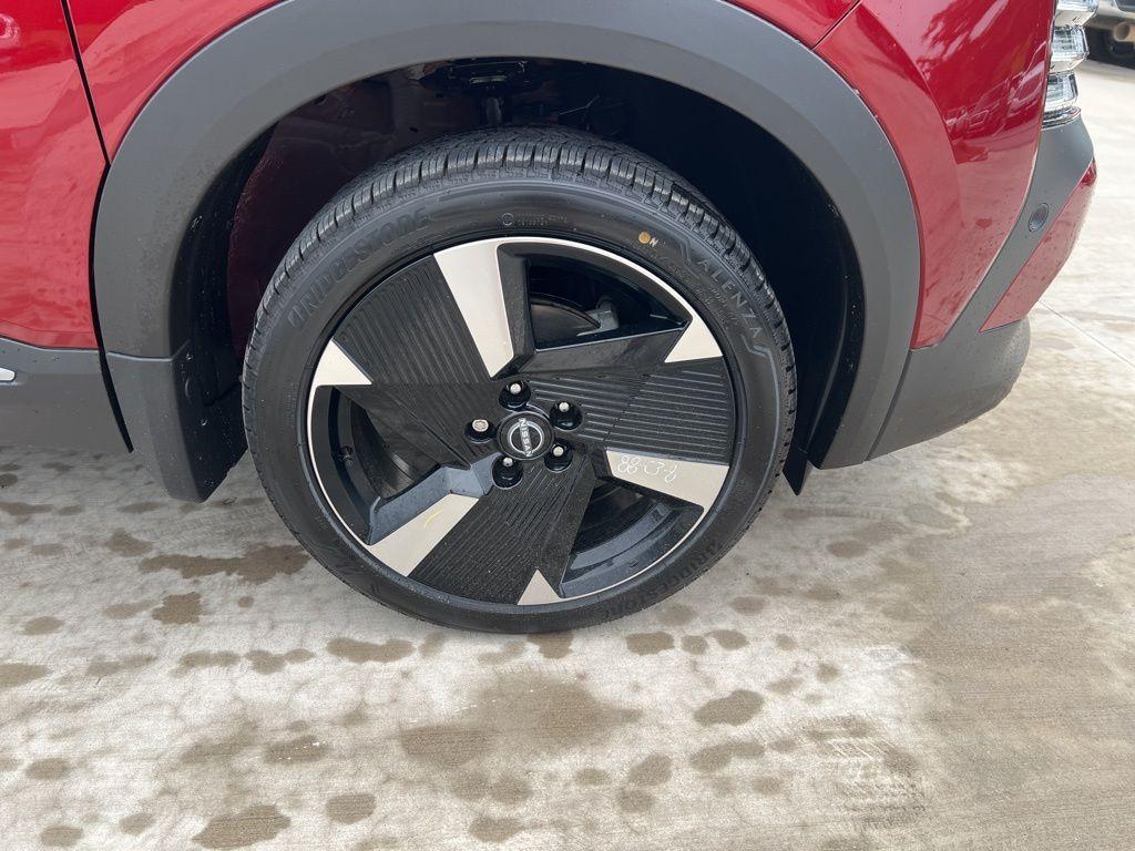 new 2025 Nissan Kicks car, priced at $29,909