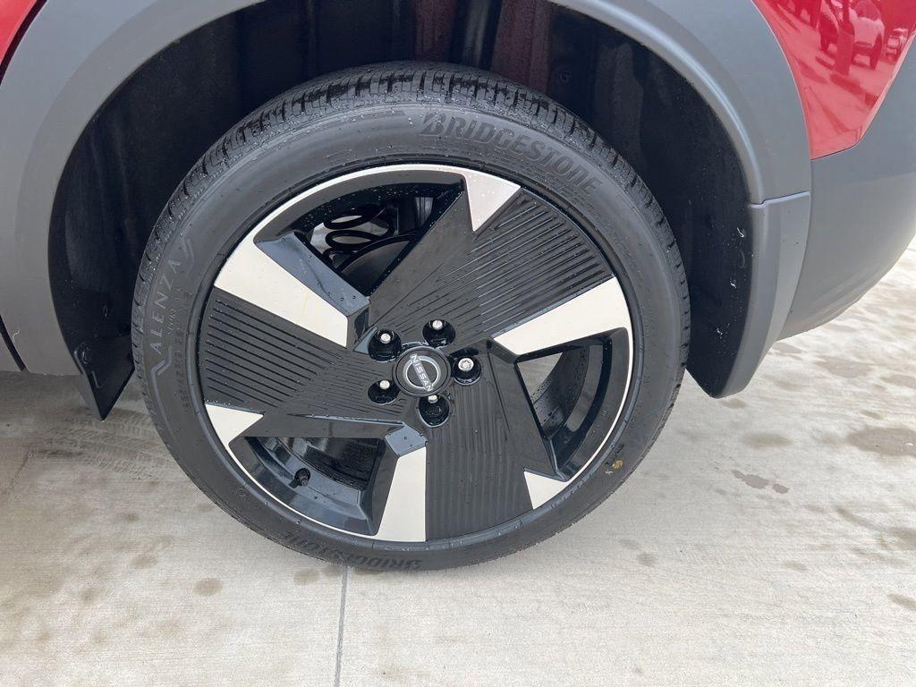 new 2025 Nissan Kicks car, priced at $29,909