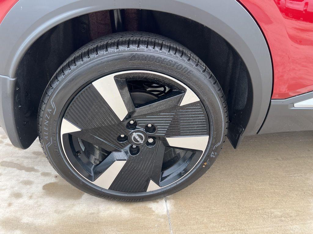new 2025 Nissan Kicks car, priced at $29,909