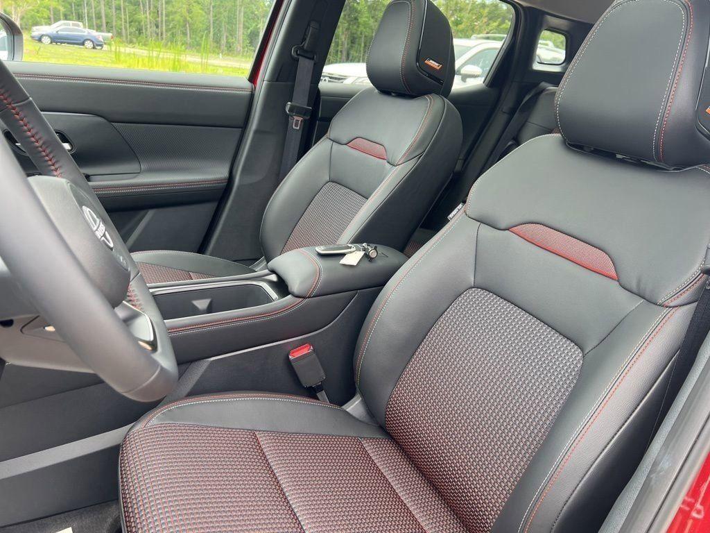 new 2025 Nissan Kicks car, priced at $29,909