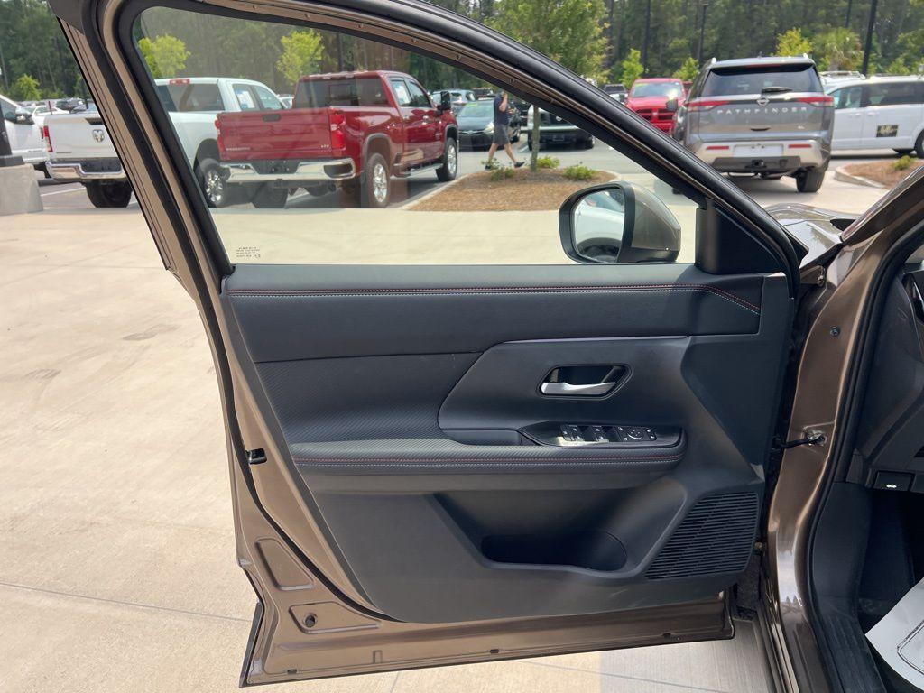 new 2025 Nissan Kicks car, priced at $29,505