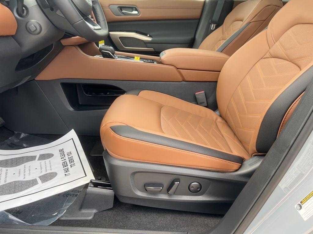 new 2025 Nissan Pathfinder car, priced at $51,265