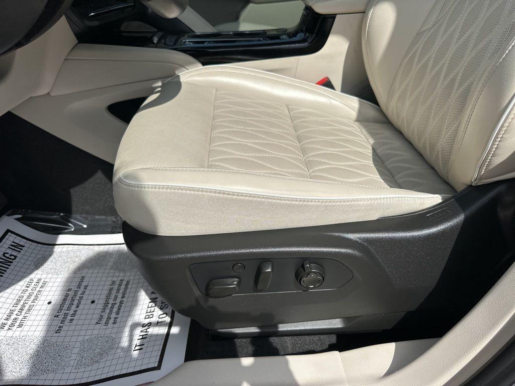 used 2022 Buick Envision car, priced at $29,800