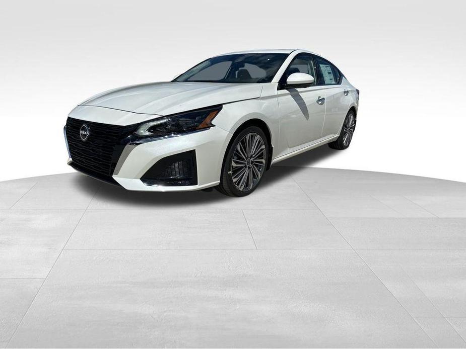 new 2025 Nissan Altima car, priced at $33,167