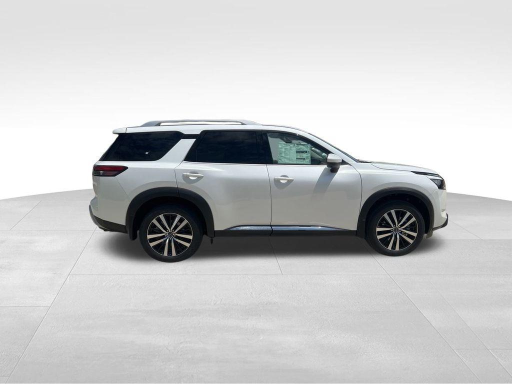 new 2025 Nissan Pathfinder car, priced at $50,701