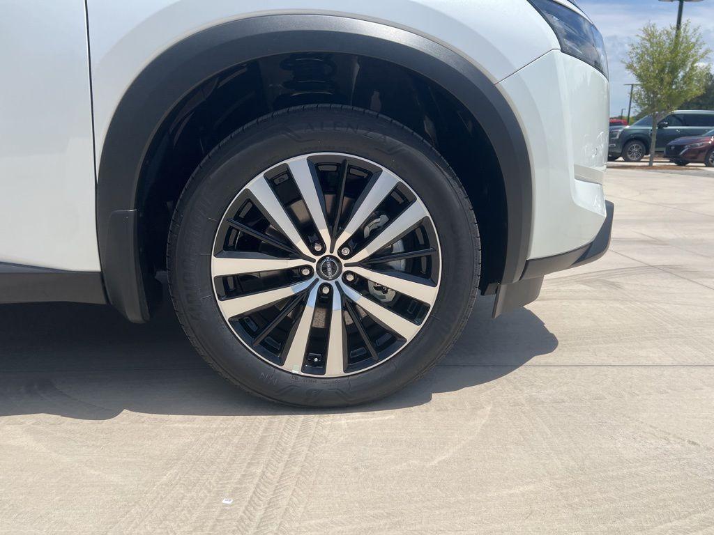 new 2025 Nissan Pathfinder car, priced at $50,701