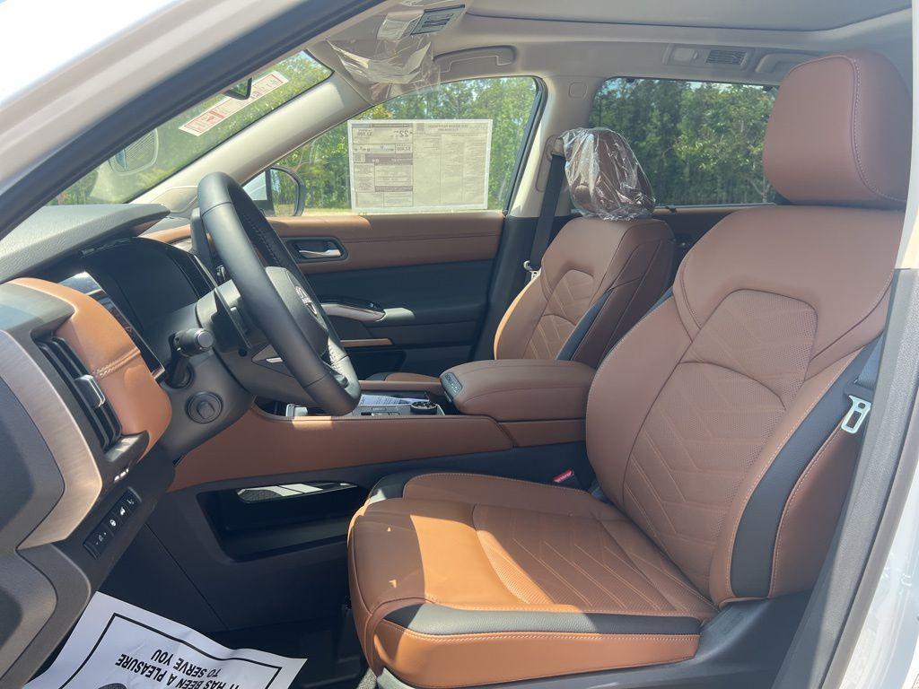 new 2025 Nissan Pathfinder car, priced at $50,701