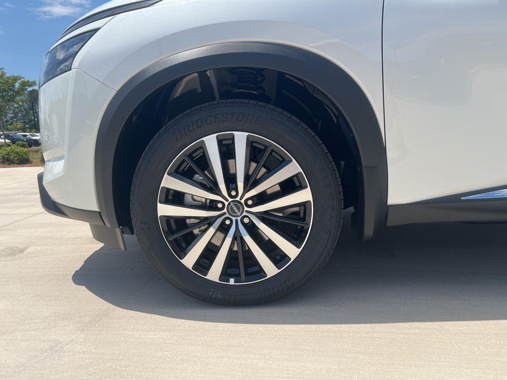 new 2025 Nissan Pathfinder car, priced at $50,701