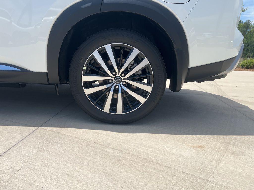 new 2025 Nissan Pathfinder car, priced at $50,701