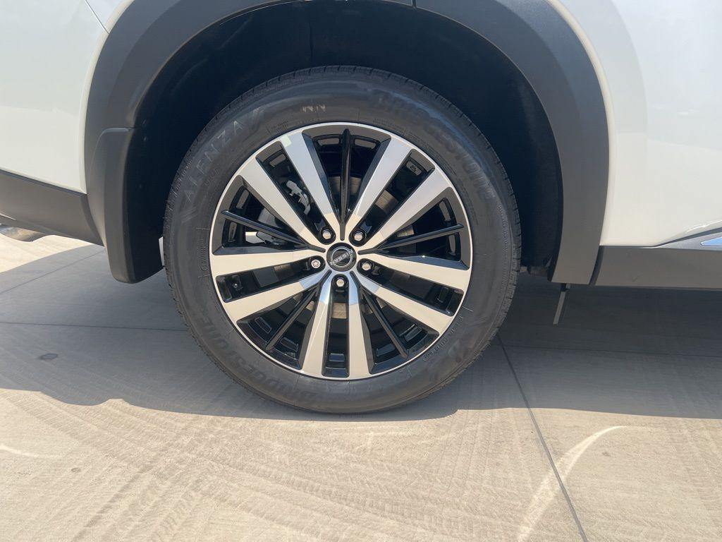 new 2025 Nissan Pathfinder car, priced at $50,701
