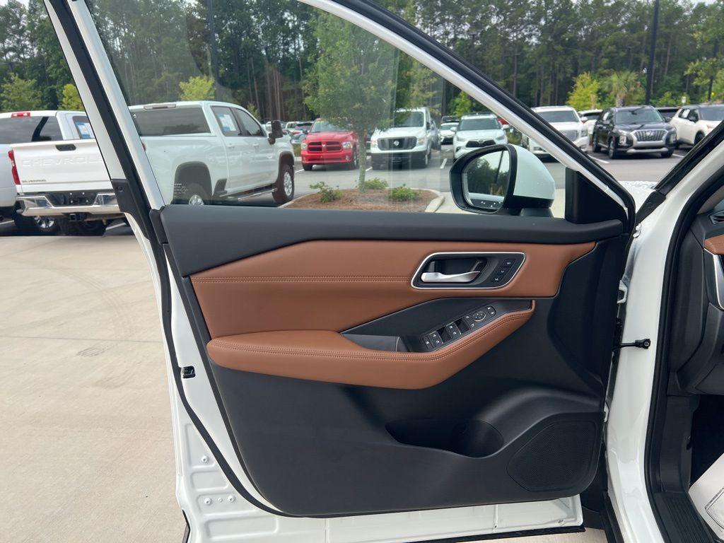 new 2025 Nissan Rogue car, priced at $43,485
