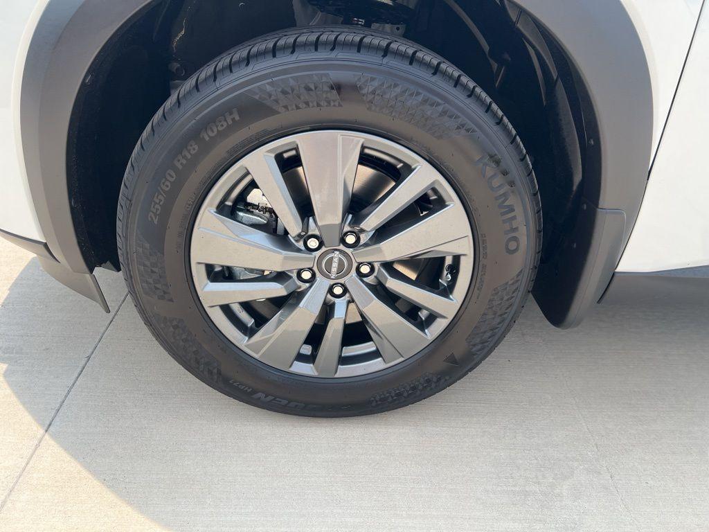 new 2025 Nissan Pathfinder car, priced at $41,685