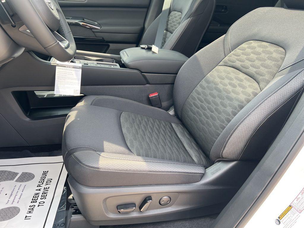 new 2025 Nissan Pathfinder car, priced at $41,685
