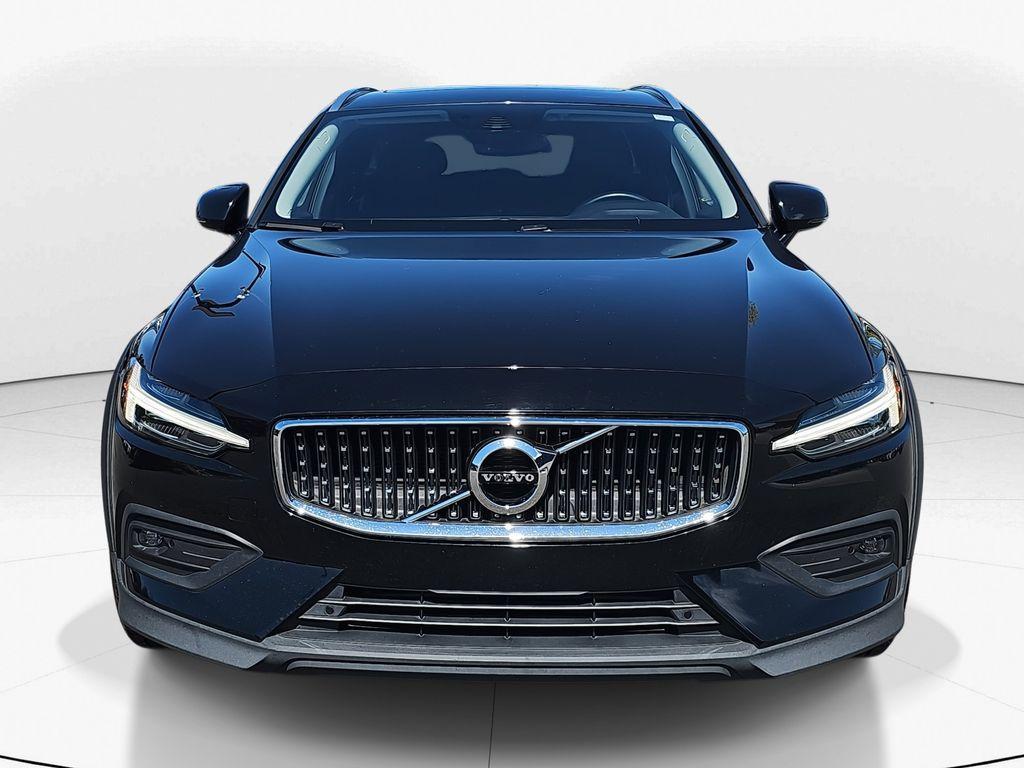 used 2021 Volvo V60 Cross Country car, priced at $21,400