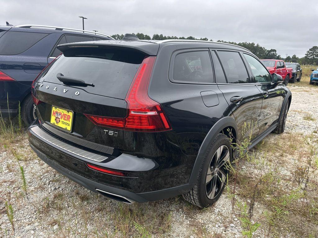 used 2021 Volvo V60 Cross Country car, priced at $19,991