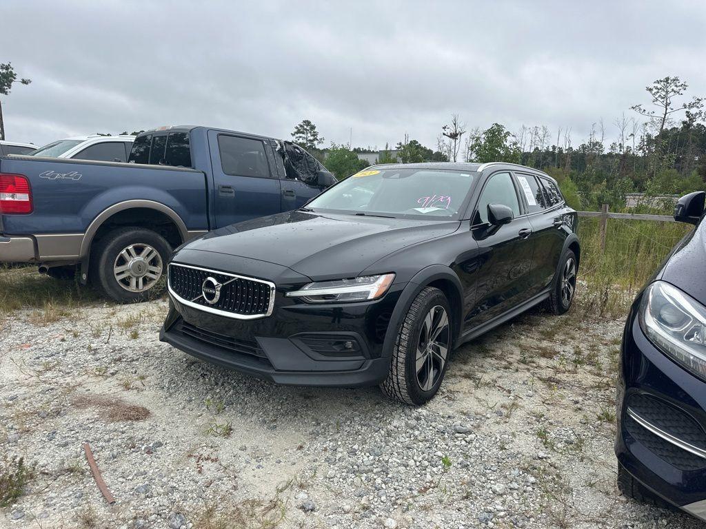 used 2021 Volvo V60 Cross Country car, priced at $19,991