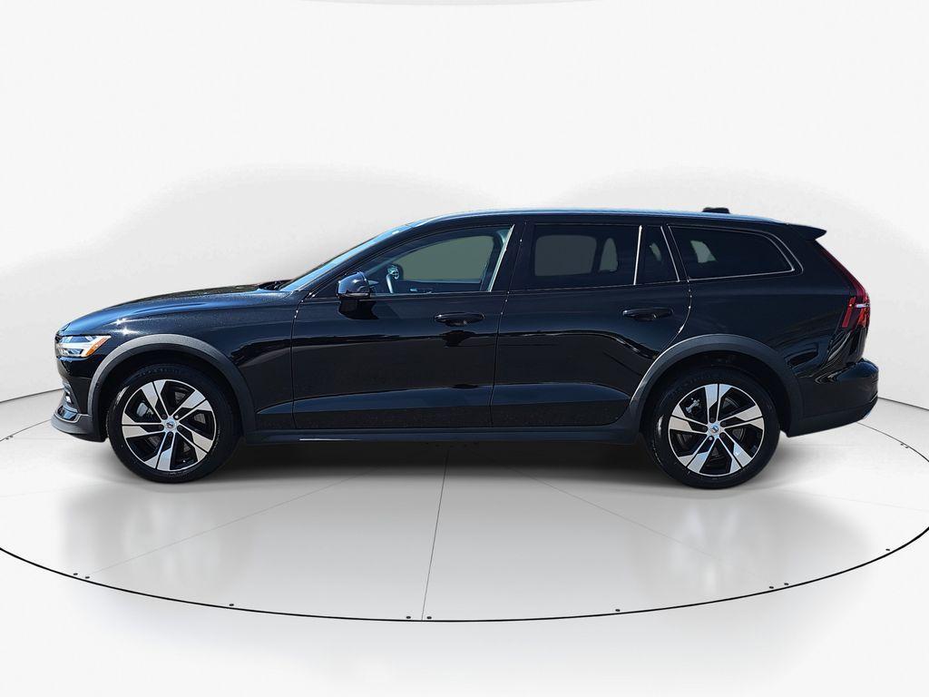 used 2021 Volvo V60 Cross Country car, priced at $21,400