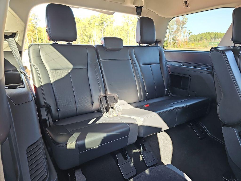 used 2024 Ford Expedition car, priced at $37,900