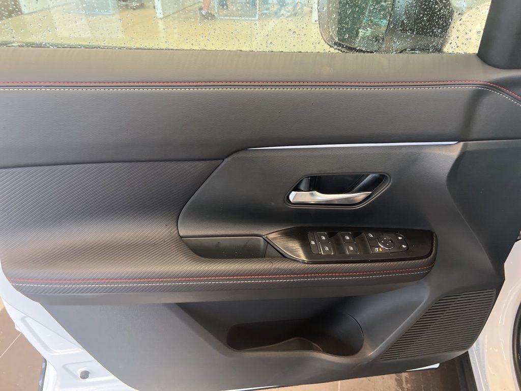 new 2025 Nissan Kicks car, priced at $30,332