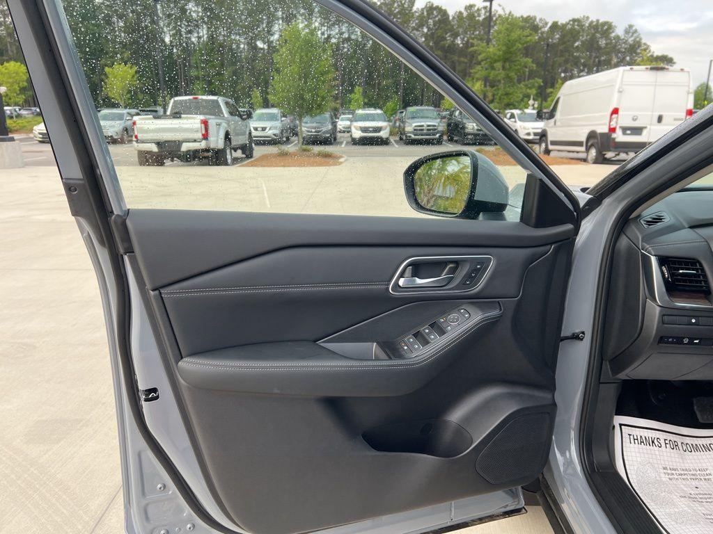 new 2025 Nissan Rogue car, priced at $39,946
