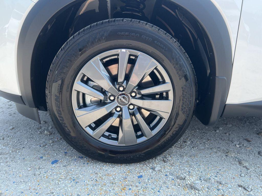 new 2025 Nissan Pathfinder car, priced at $39,888