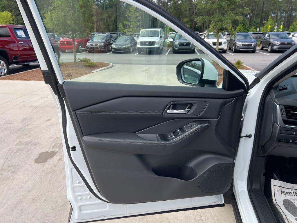 new 2025 Nissan Rogue car, priced at $32,886