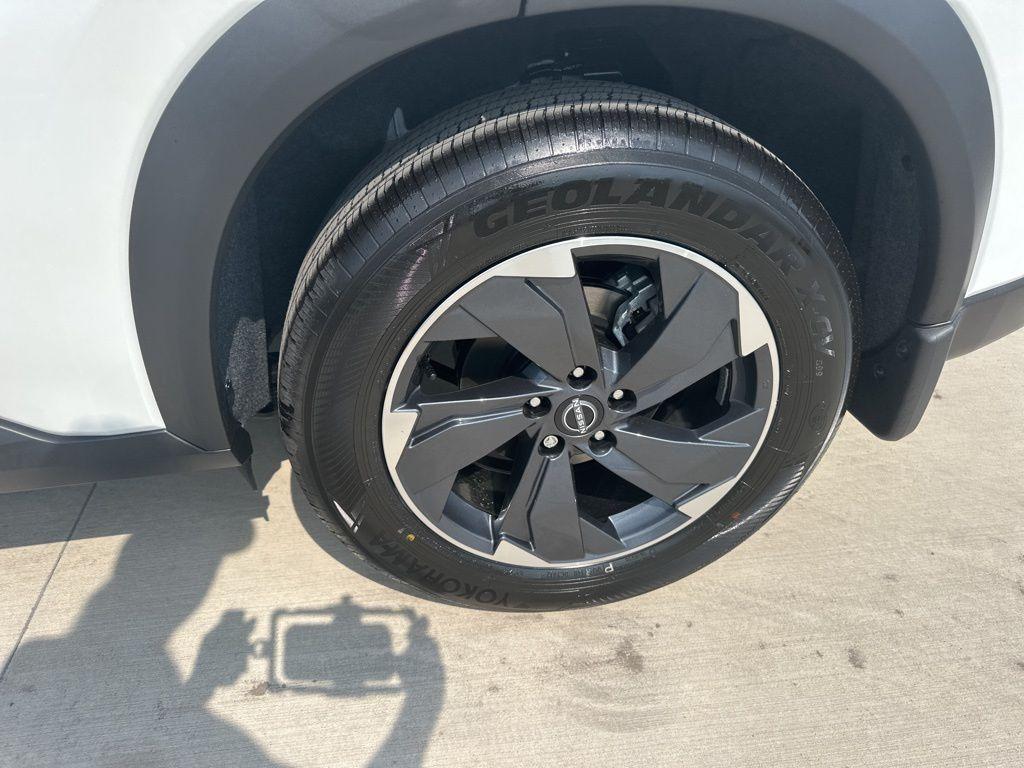 new 2025 Nissan Rogue car, priced at $33,519