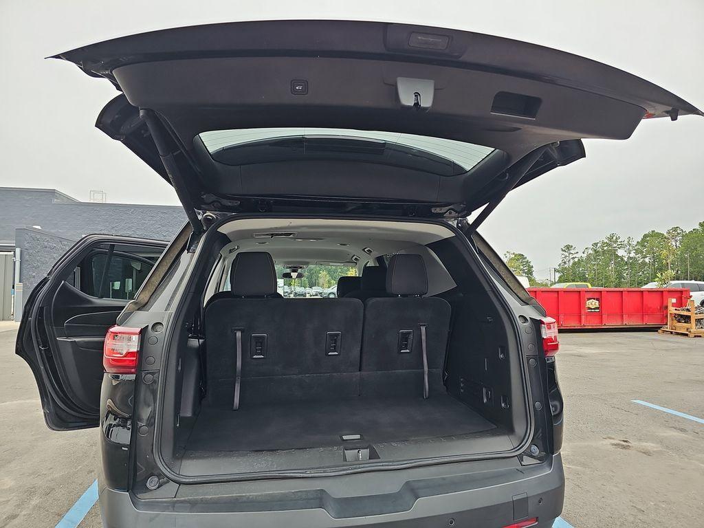used 2021 Chevrolet Traverse car, priced at $22,900