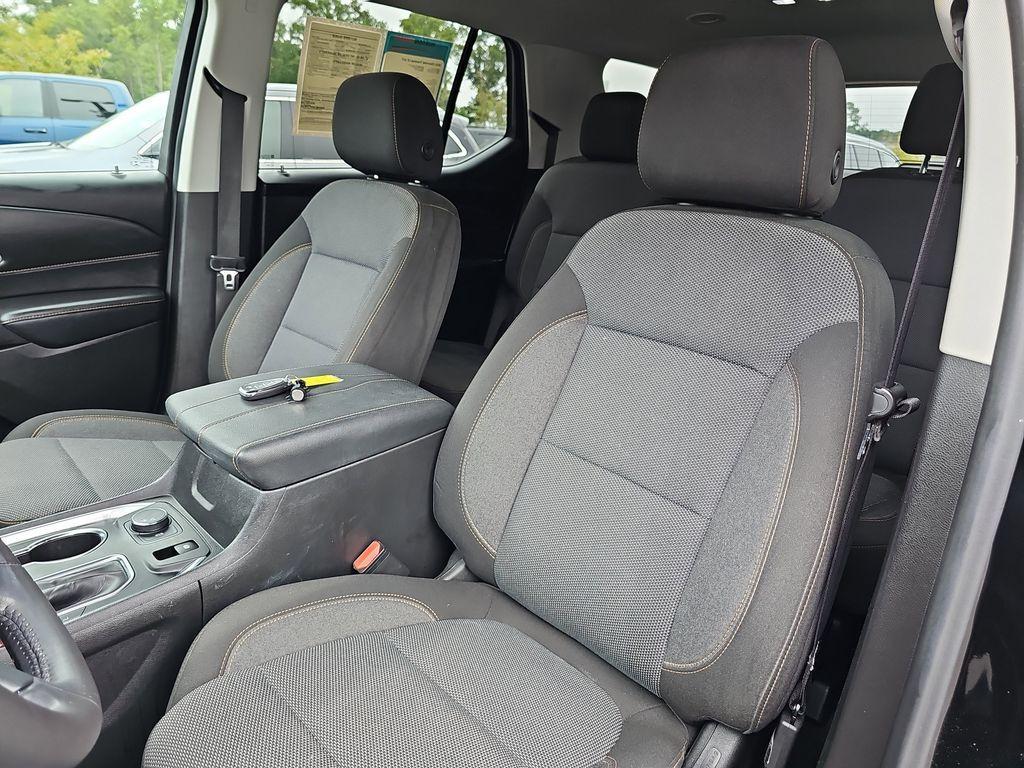 used 2021 Chevrolet Traverse car, priced at $22,900