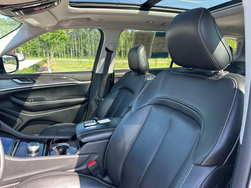 used 2023 Jeep Grand Cherokee L car, priced at $32,200