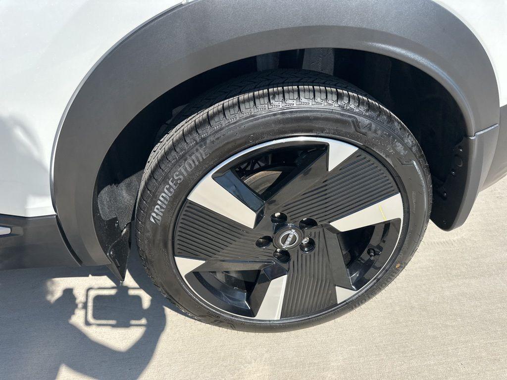 new 2025 Nissan Kicks car, priced at $28,259