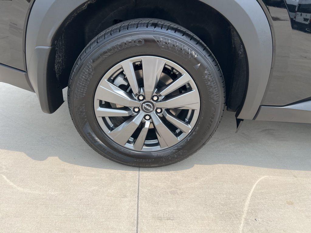 new 2025 Nissan Pathfinder car, priced at $39,484