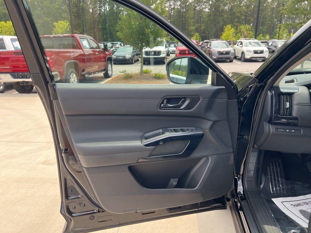 new 2025 Nissan Pathfinder car, priced at $39,484