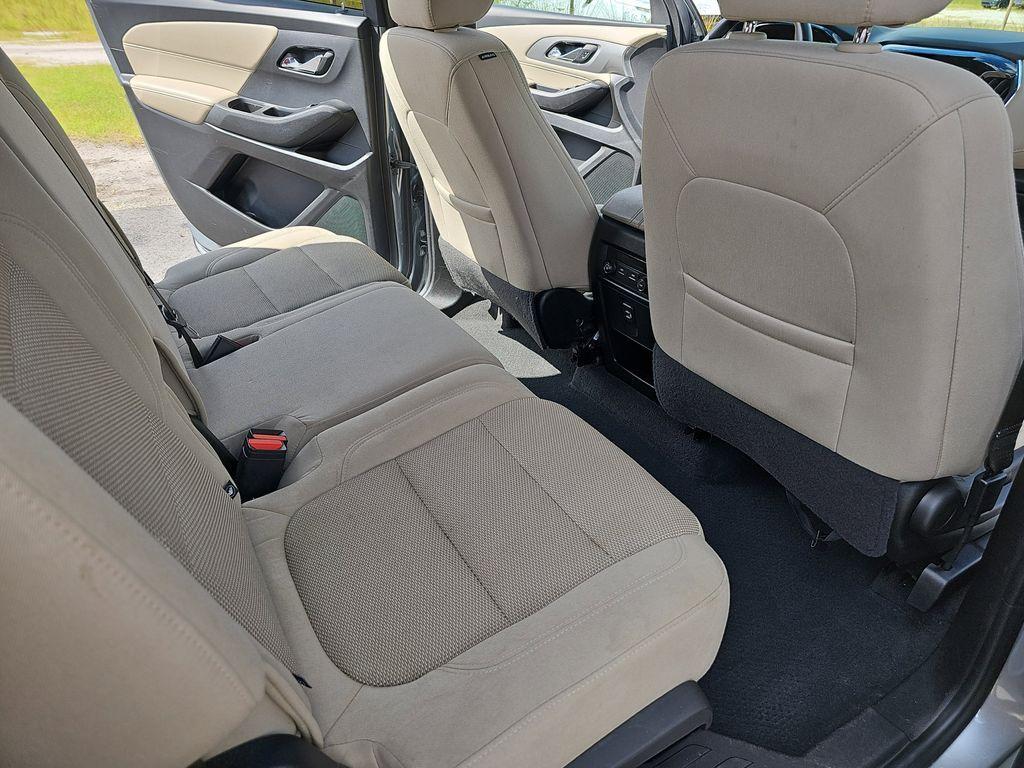used 2023 Chevrolet Traverse car, priced at $24,400