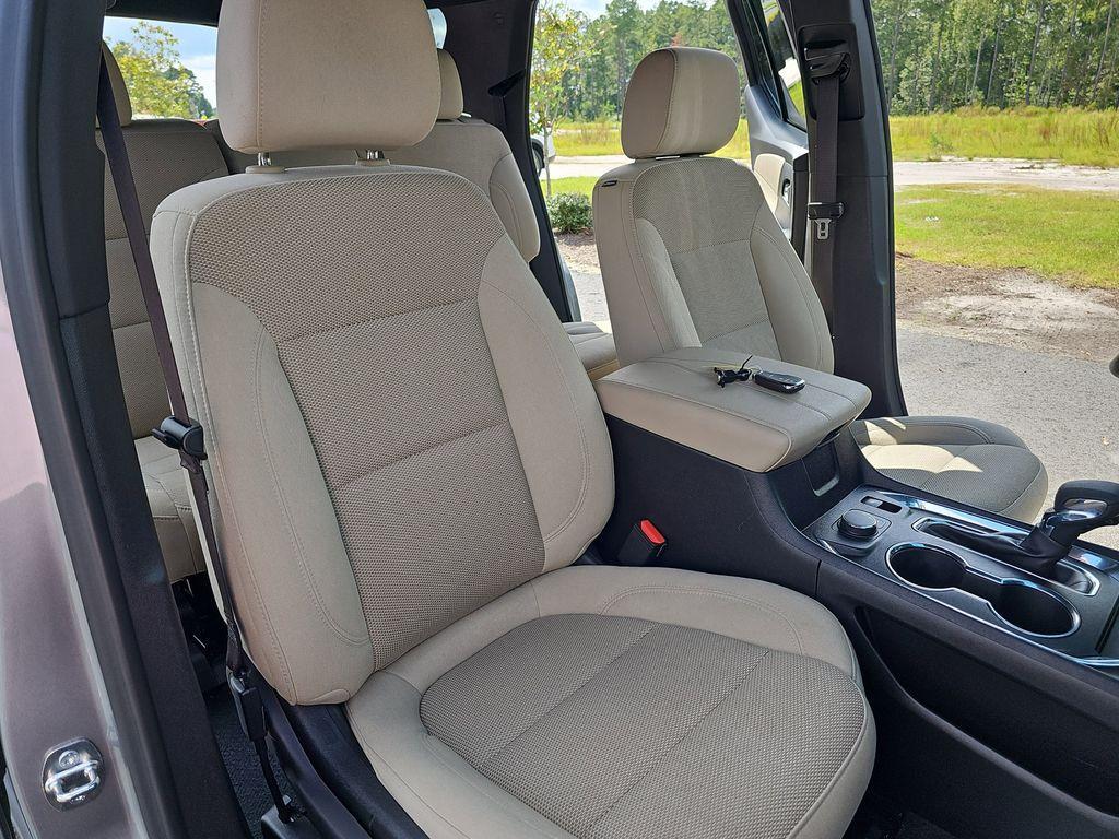 used 2023 Chevrolet Traverse car, priced at $24,400