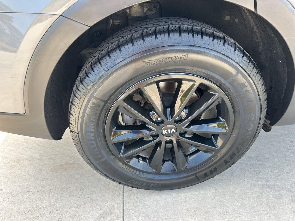 used 2020 Kia Sorento car, priced at $13,700