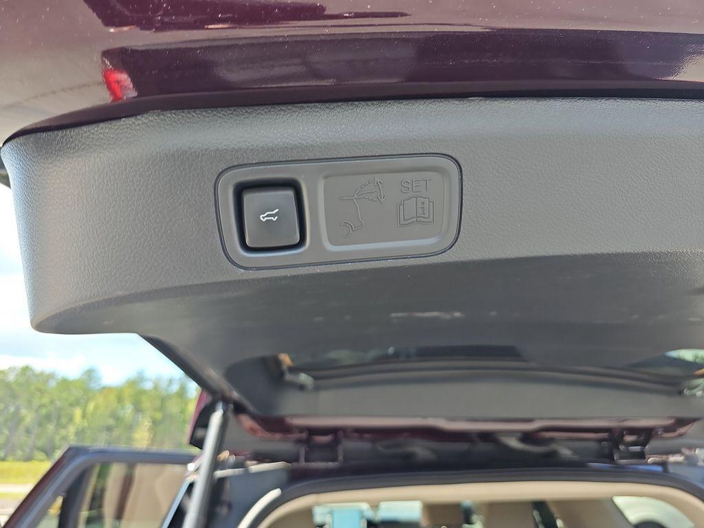 used 2024 Ford Expedition car, priced at $58,400