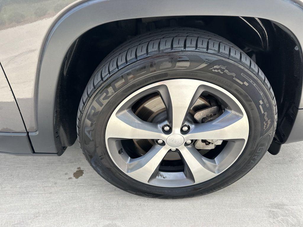 used 2021 Jeep Cherokee car, priced at $22,500
