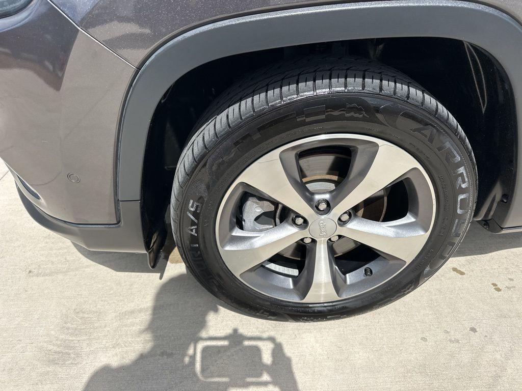 used 2021 Jeep Cherokee car, priced at $22,500