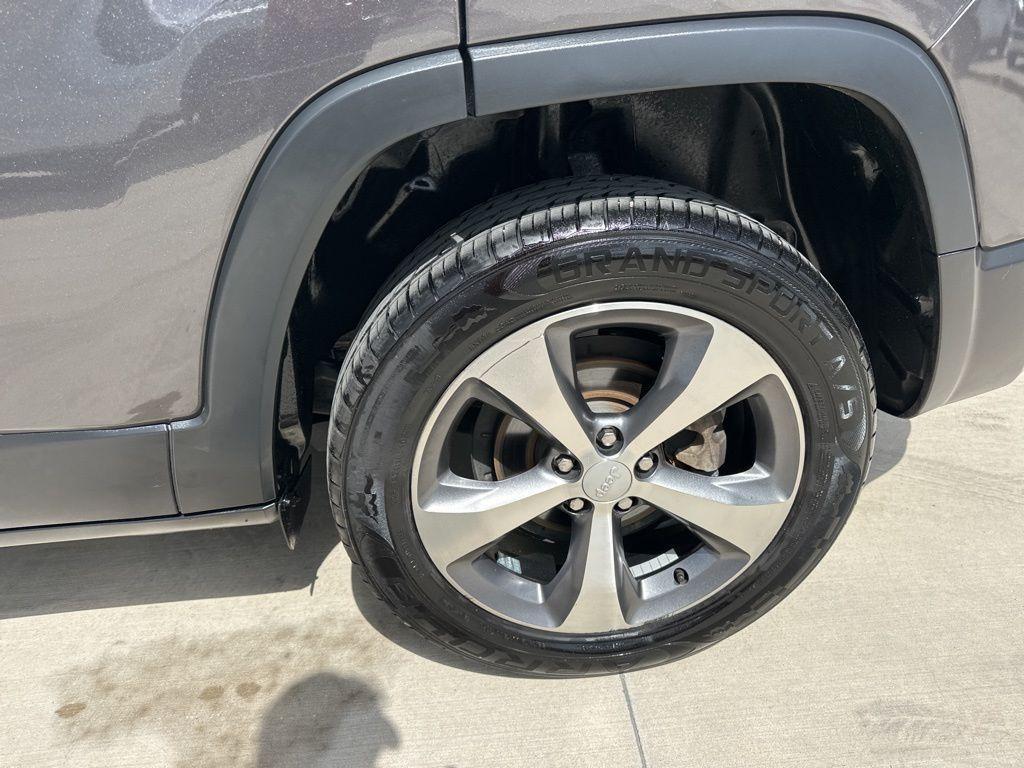used 2021 Jeep Cherokee car, priced at $22,500