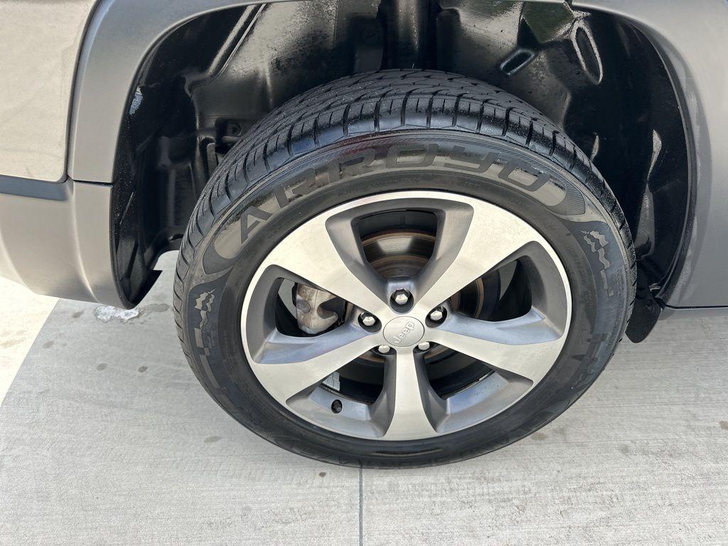 used 2021 Jeep Cherokee car, priced at $22,500
