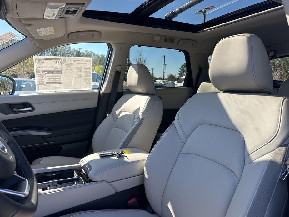 new 2025 Nissan Pathfinder car, priced at $48,950