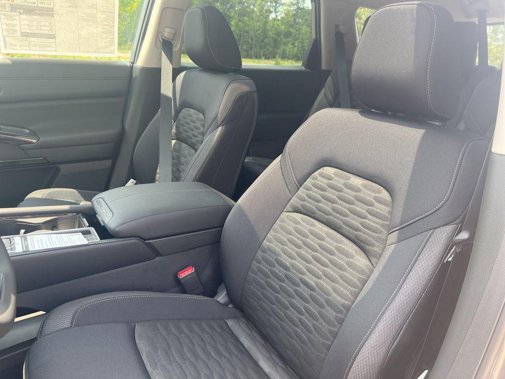 new 2025 Nissan Pathfinder car, priced at $41,281