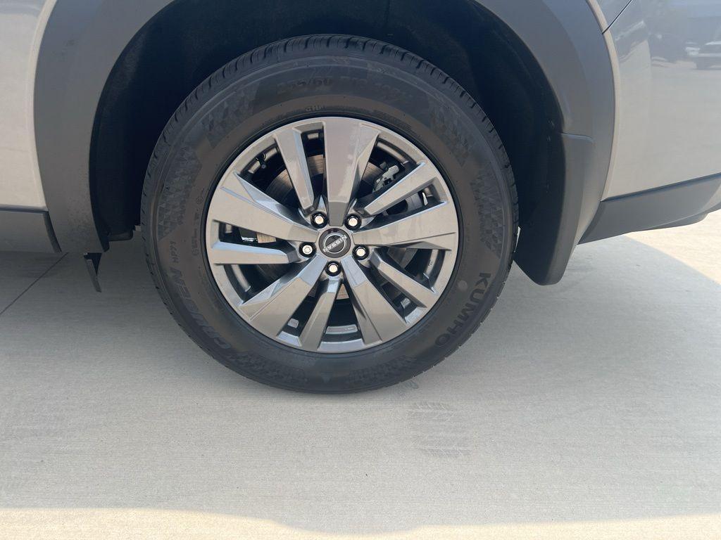 new 2025 Nissan Pathfinder car, priced at $41,281