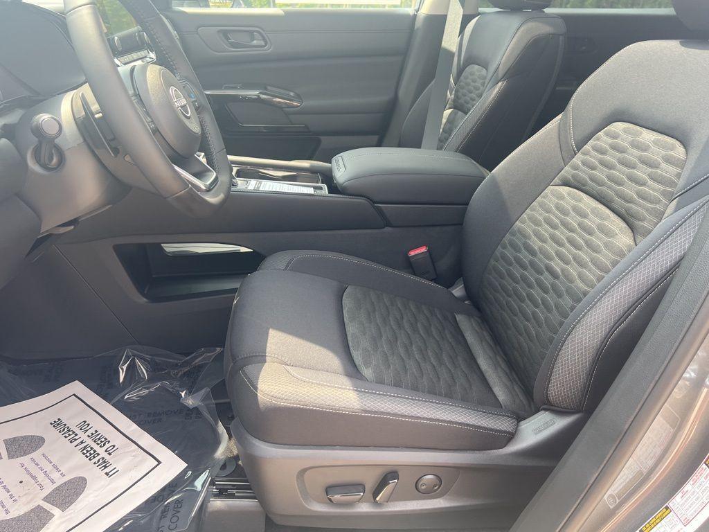 new 2025 Nissan Pathfinder car, priced at $41,281