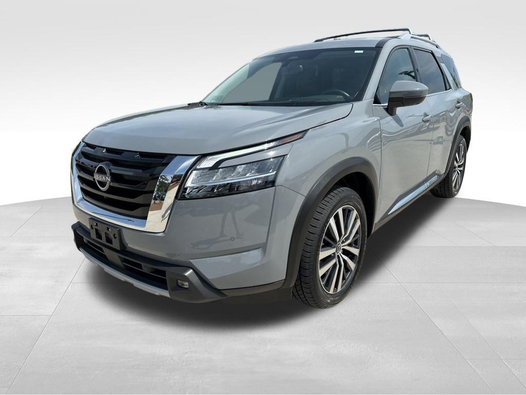 used 2022 Nissan Pathfinder car, priced at $35,900
