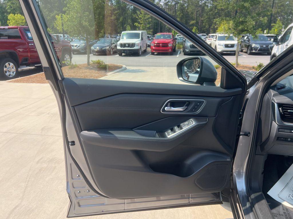 new 2025 Nissan Rogue car, priced at $40,562