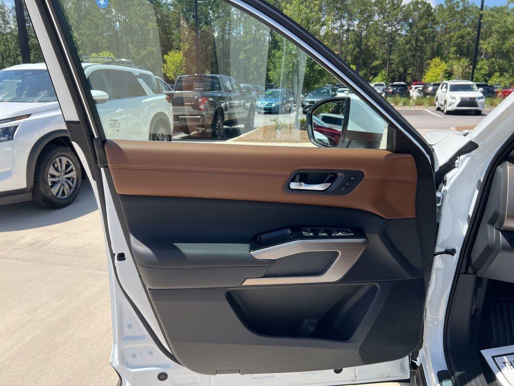 new 2025 Nissan Pathfinder car, priced at $51,488