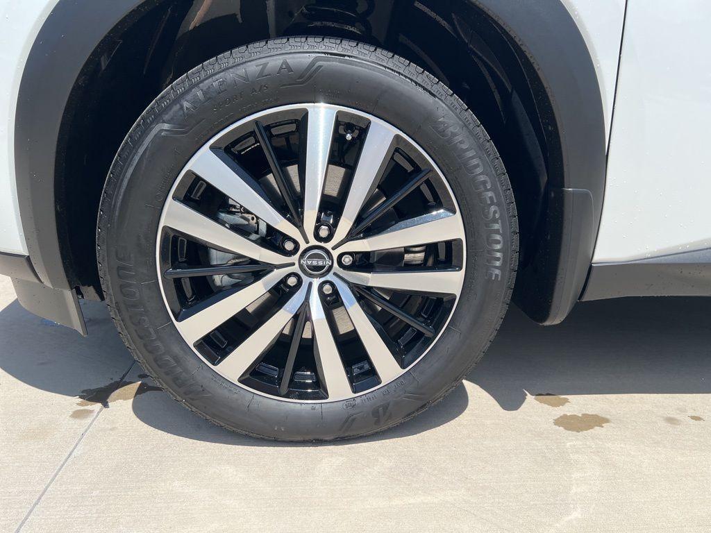 new 2025 Nissan Pathfinder car, priced at $51,488