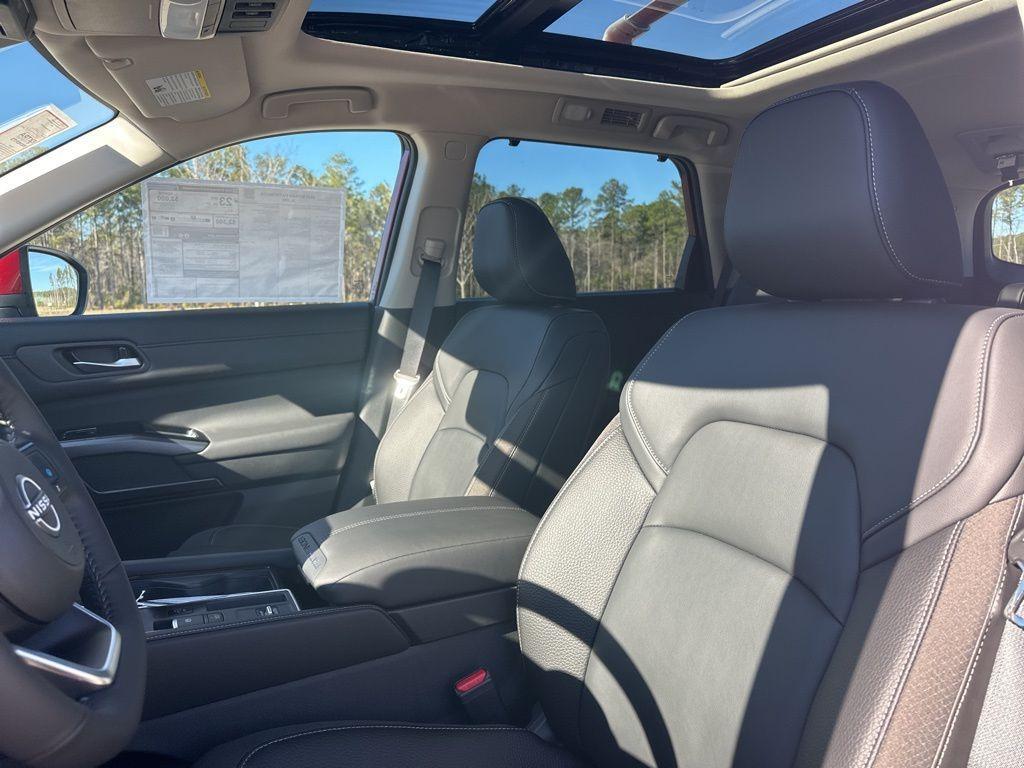 new 2025 Nissan Pathfinder car, priced at $47,615